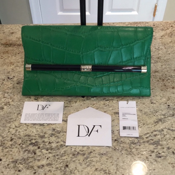 Diane Von Furstenberg Handbags - DIANE VON FURSTENBERG EMERALD GREEN CROC CLUTCH